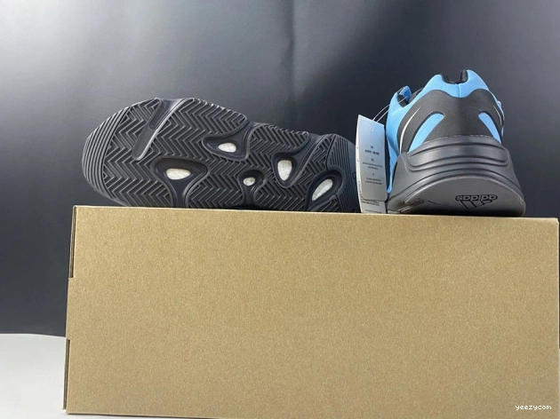 Yeezy 'Bright Cyan' ADIDAS 700 GZ3079 MNVN Boost 0724